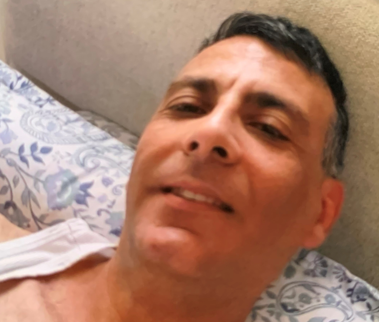 אלמוני